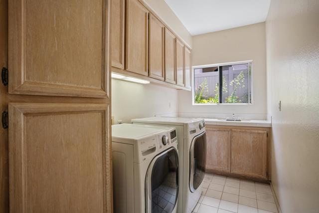 2133 View Crest Glen, Escondido CA: https://media.crmls.org/mediaz/db93b1e9-7016-47ad-9043-9359d9b44377.jpg