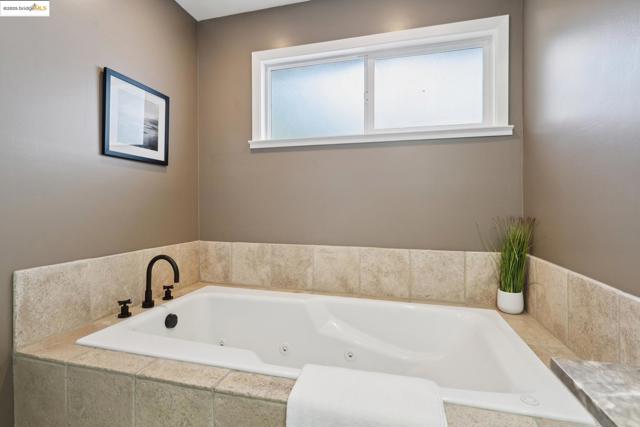 6827 Ridgewood Dr., Oakland CA: https://media.crmls.org/mediaz/db93fca4-b5b8-4de4-8c53-643141ff0758.jpg