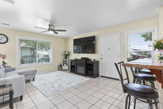 9952 N Magnolia Ave, Santee CA: https://media.crmls.org/mediaz/db93ff20-9be0-4d35-be6b-9cb2e0eff15e.jpg