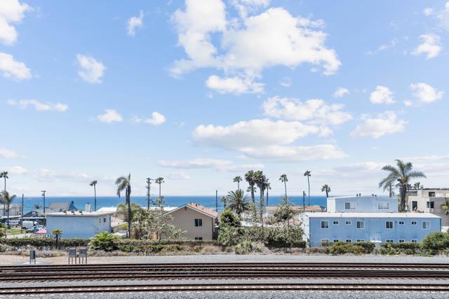1009 Cleveland Street, Oceanside CA: https://media.crmls.org/mediaz/db946c4d-2a1c-4fb5-a404-568ccee772a4.jpg