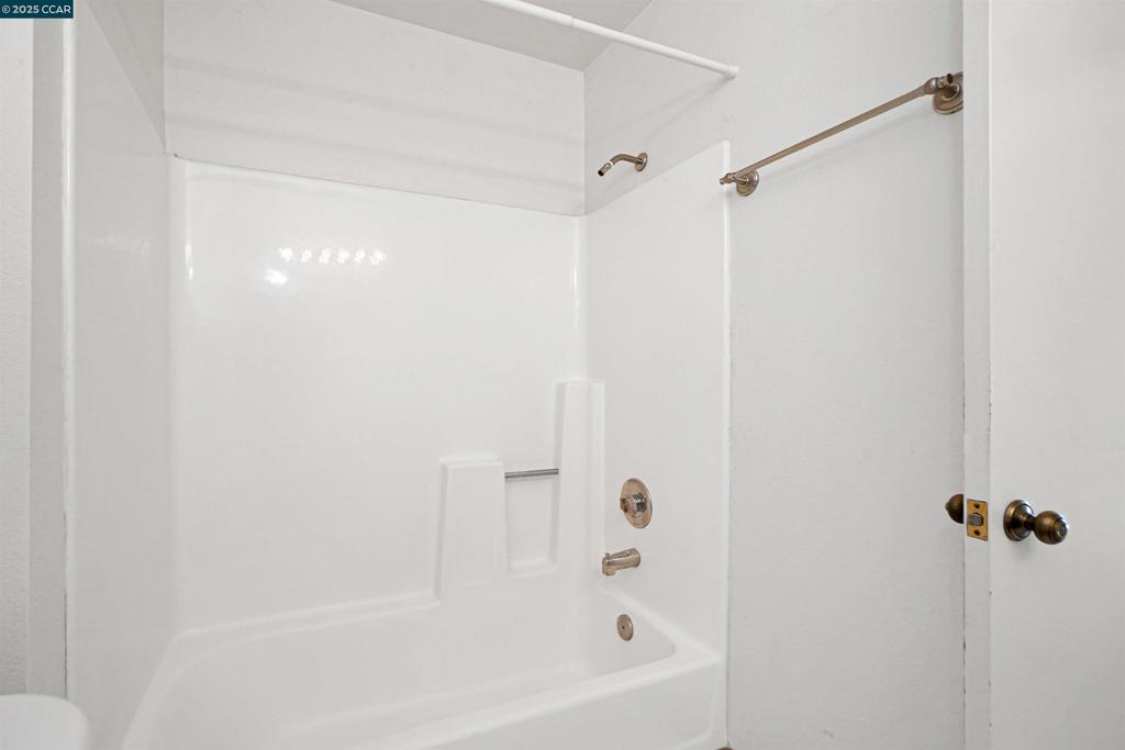 https://media.crmls.org/mediaz/db94b542-57ed-4893-a554-b276dbbfd68c.jpg?preset=X-Large