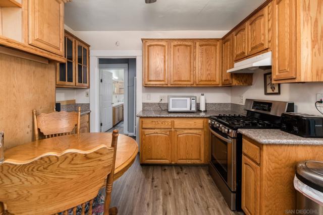 2925 Franklin Ave, San Diego CA: https://media.crmls.org/mediaz/db94cdae-5cf0-4aff-80bd-3cbe67c92832.jpg