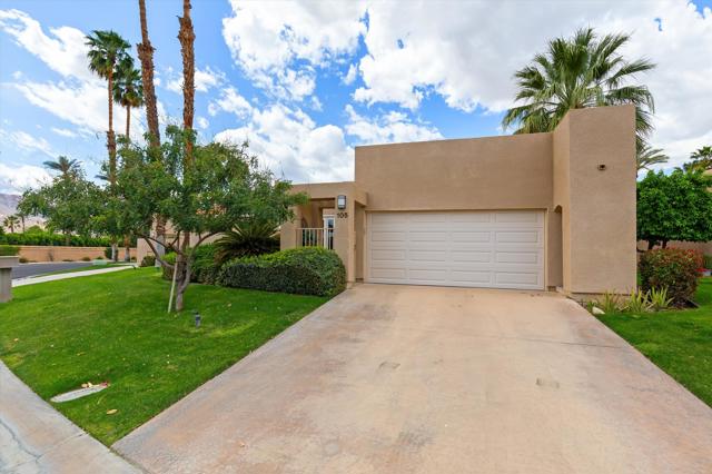 105 Lake Shore Drive, Rancho Mirage CA: https://media.crmls.org/mediaz/db9511f8-5867-4b8d-a992-ac08eb3500bf.jpg