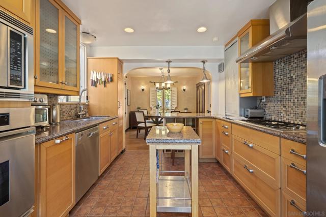 1434 5th Street, Coronado CA: https://media.crmls.org/mediaz/db95d404-e2bf-41b9-ae73-4f76cf174e8f.jpg