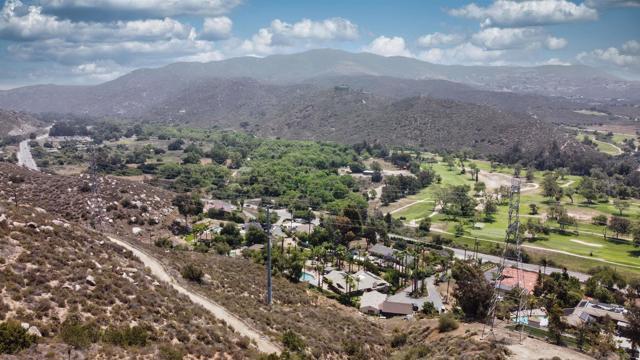 2552 Wind River Rd, El Cajon CA: https://media.crmls.org/mediaz/db962916-331b-409f-9134-5efce982731a.jpg