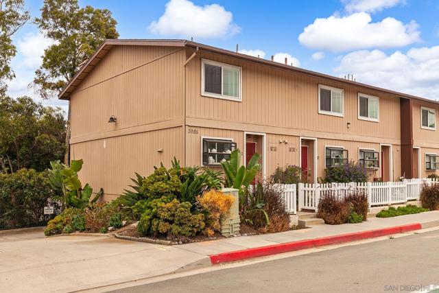 3985 Wabaska Dr, San Diego CA: https://media.crmls.org/mediaz/db963eab-4a1d-46ca-a345-a87e77e3c9a7.jpg