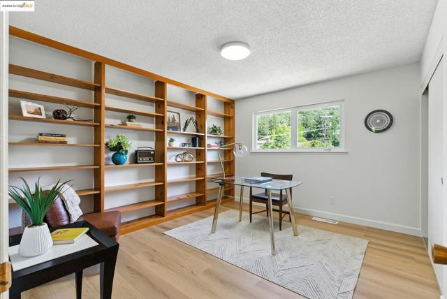 499 Blackstone Drive, San Rafael CA: https://media.crmls.org/mediaz/db9687a4-f41d-491e-a7bd-05dab333283e.jpg