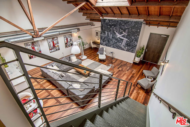 1046 Princeton Drive, Venice CA: https://media.crmls.org/mediaz/db975871-9cd1-4c56-a8a3-8fb3ffa4f419.jpg