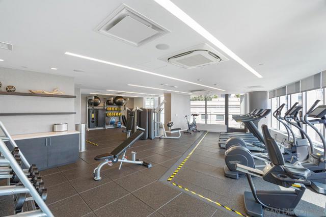 888 W E St, San Diego CA: https://media.crmls.org/mediaz/db97e4db-fee7-4f95-930d-7ee503943c98.jpg
