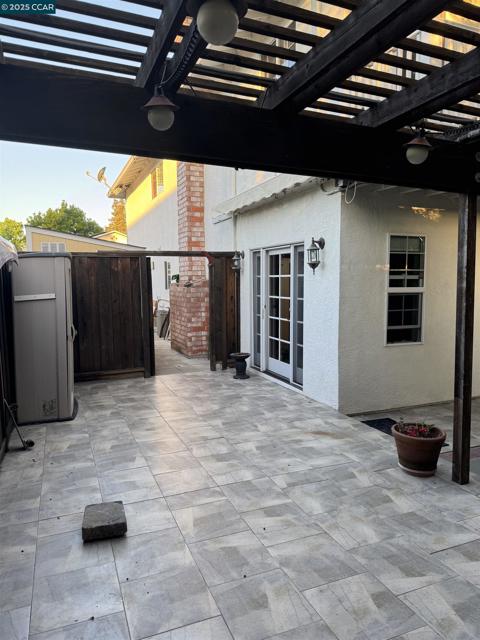 898 Luxury Dr, Concord CA: https://media.crmls.org/mediaz/db97e842-1a96-4147-8dca-2b532e05f810.jpg