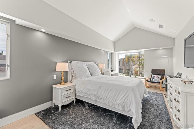 5 Spinnaker Way, Coronado CA: https://media.crmls.org/mediaz/db97f5c5-5e2f-47ea-9353-dc94a4138514.jpg