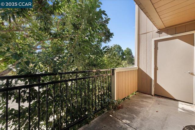 8975 Alcosta Blvd, San Ramon CA: https://media.crmls.org/mediaz/db980c84-be3a-4a04-a126-3074d557c31b.jpg