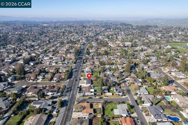 5169 Concord Blvd, Concord CA: https://media.crmls.org/mediaz/db9867b0-6caa-4335-b6db-8b9d5d836d53.jpg