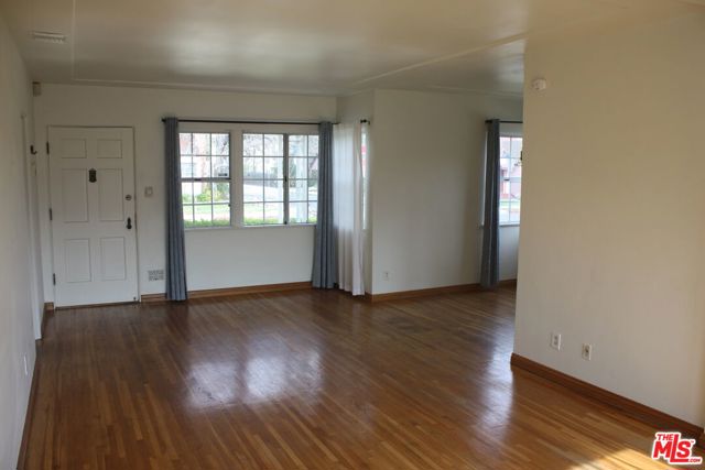 2561 Tilden Avenue, Los Angeles CA: https://media.crmls.org/mediaz/db98a1db-279a-45aa-91bc-213b9be3a55b.jpg