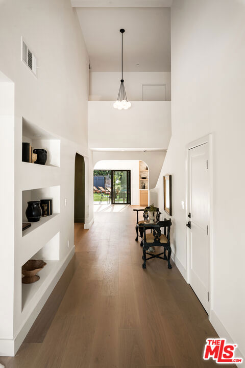 13114 Addison Street photo 4