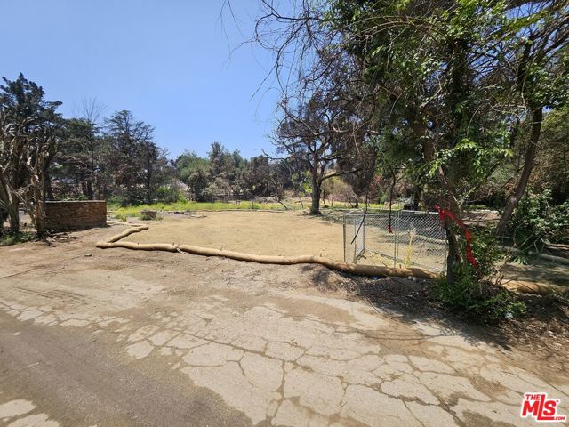 3771 Alzada Road, Altadena CA: https://media.crmls.org/mediaz/db994896-22e7-4ed7-9241-f132d617f72f.jpg