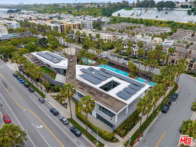 12923 Bluff Creek Drive, Los Angeles CA: https://media.crmls.org/mediaz/db9984b7-2e09-40bf-98a5-3e39ca088bbd.jpg