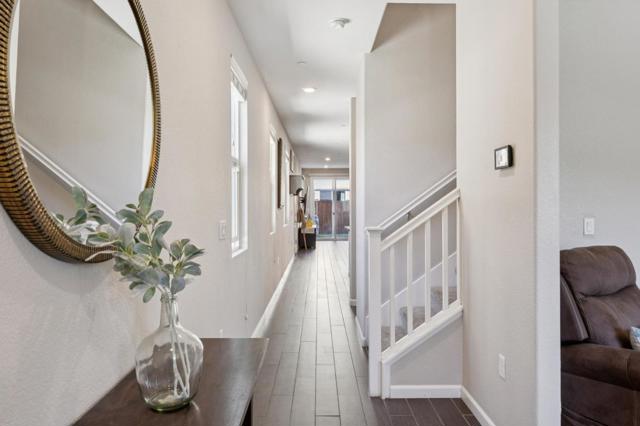 2521 Apricot Way, Gilroy CA: https://media.crmls.org/mediaz/db9a07a4-0ca1-47e7-8348-4fc58acde752.jpg