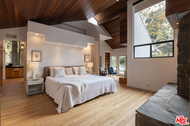 720 Brooktree Road, Los Angeles CA: https://media.crmls.org/mediaz/db9a2f44-b5fd-4f49-bfb8-fe88cf20673f.jpg