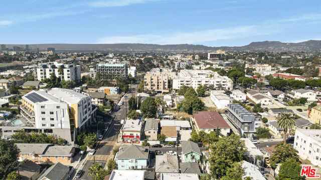 306 N Bixel Street, Los Angeles CA: https://media.crmls.org/mediaz/db9ac56e-d3f1-4d07-b09b-2572f7e99bea.jpg