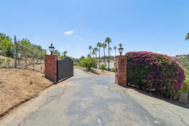 1797 99 Rabbit Hill, Fallbrook CA: https://media.crmls.org/mediaz/db9ad1f9-ebb1-4f83-b92d-877e93b6f57a.jpg