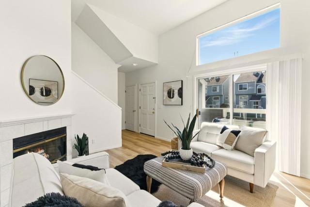 830 Portwalk Place, Redwood City CA: https://media.crmls.org/mediaz/db9adee0-635e-4316-b5f5-d210313c7105.jpg