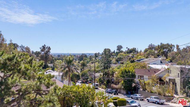 2160 Lake Shore Avenue, Los Angeles CA: https://media.crmls.org/mediaz/db9aeef2-b190-4caa-9f02-7d67c7f9b79d.jpg