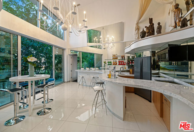 9353 Nightingale Drive, Los Angeles CA: https://media.crmls.org/mediaz/db9afe0d-5efe-4a3d-8aa7-2f56a534e94d.jpg