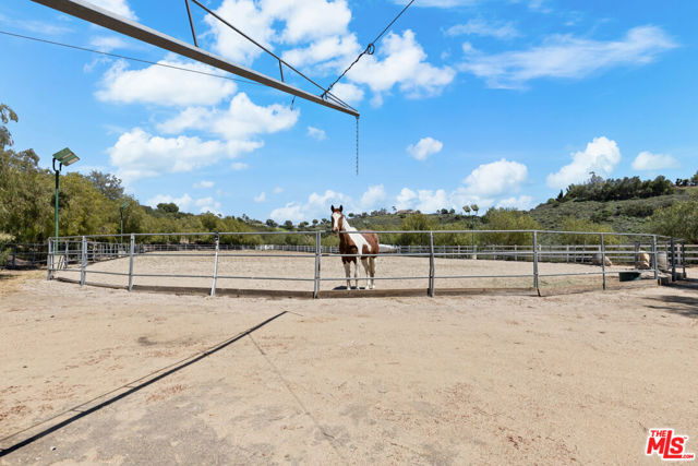 13418 Nightsky Drive, Camarillo CA: https://media.crmls.org/mediaz/db9b4fd8-ab22-4c23-82f4-f79c5ad45a1e.jpg