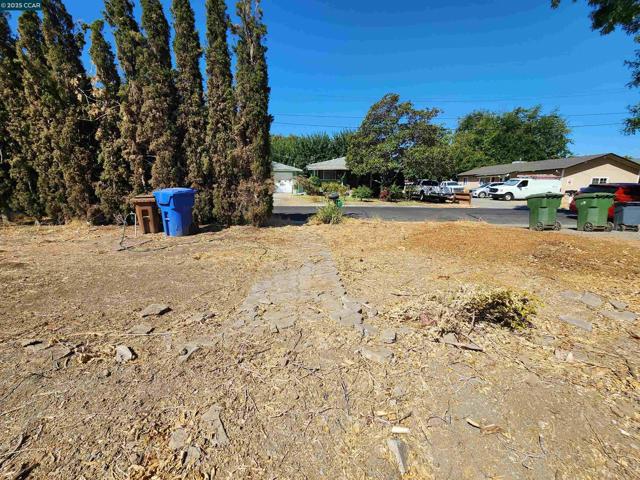 730 Bramhall, Brentwood CA: https://media.crmls.org/mediaz/db9bbc10-930c-4cc0-9533-233df2d5f397.jpg