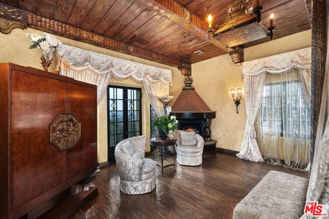 4320 Cedarhurst Circle, Los Angeles CA: https://media.crmls.org/mediaz/db9c0203-77fd-49fa-8ac4-9f1e092f3834.jpg