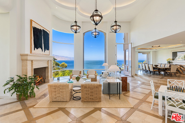 28808 Cliffside Drive, Malibu CA: https://media.crmls.org/mediaz/db9c1223-70af-45a3-91aa-b4f33f37e99b.jpg