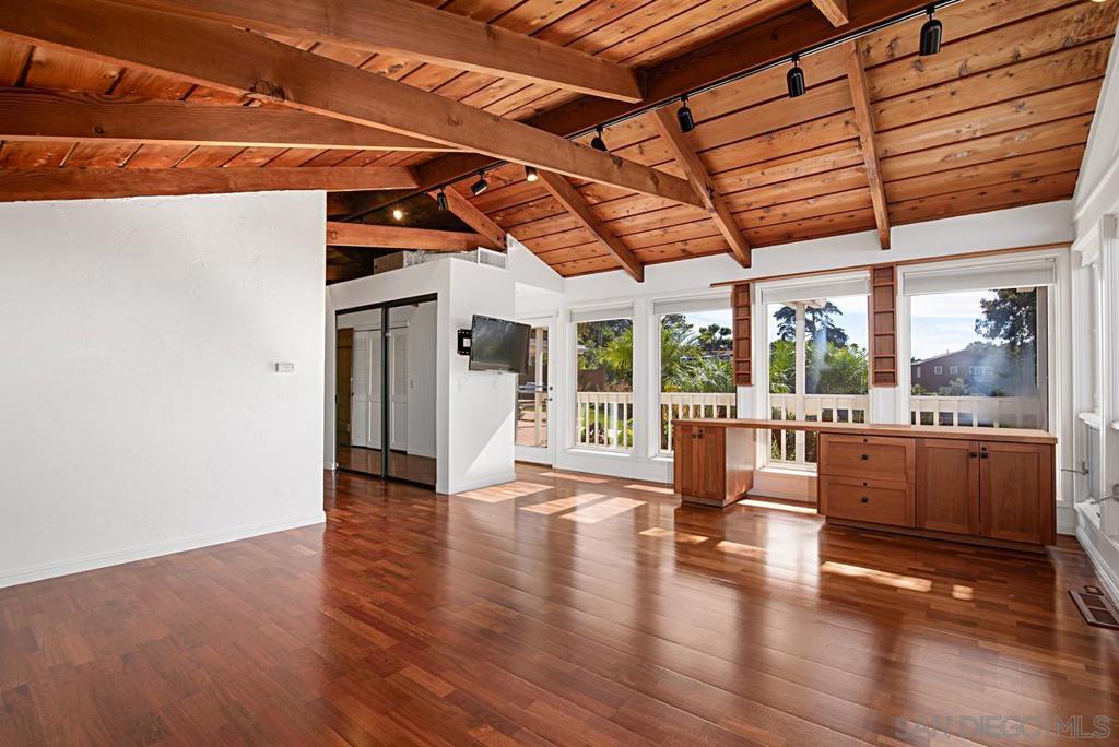 573 Amphitheatre Dr - photo 19