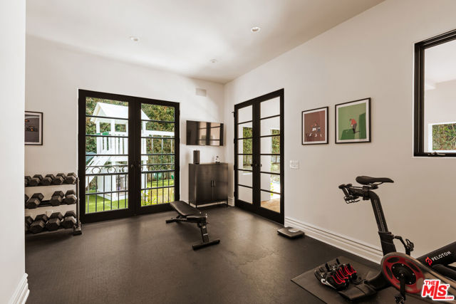 3901 Longridge Avenue, Sherman Oaks CA: https://media.crmls.org/mediaz/db9cbd08-642d-483b-b741-b2901f8105d2.jpg