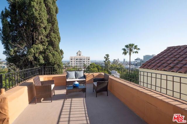 6655 Emmet Terrace, Los Angeles CA: https://media.crmls.org/mediaz/db9cdcd4-655f-47c3-b03f-25eb43d59a9f.jpg