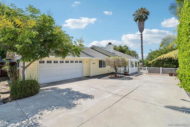 4464 Maple Ave, La Mesa CA: https://media.crmls.org/mediaz/db9d0675-1011-43f4-aefb-256fa7d590cc.jpg