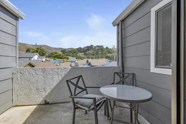 1715 Palmetto Avenue, Pacifica CA: https://media.crmls.org/mediaz/db9d2e13-021c-4365-a388-ec3392cee2d2.jpg