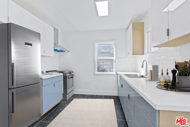 318 Columbia Avenue, Los Angeles CA: https://media.crmls.org/mediaz/db9f0238-e084-459e-b329-a95a520b26ff.jpg