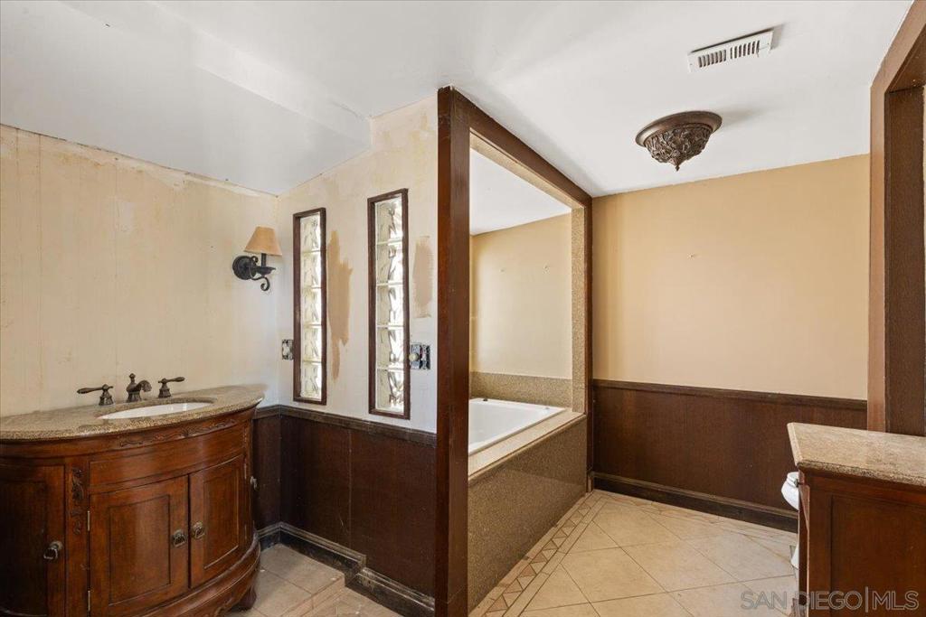 MLS #250034310SD image #9