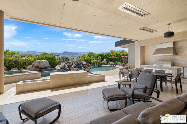 1 Sterling Ridge Drive, Rancho Mirage CA: https://media.crmls.org/mediaz/db9f5069-5438-41f5-b4b9-42f0f4658e89.jpg