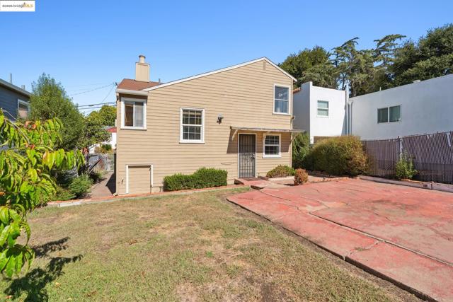 2570 99th Ave, Oakland CA: https://media.crmls.org/mediaz/db9fcf7b-b3d6-4541-ab0a-b0db79bfc047.jpg