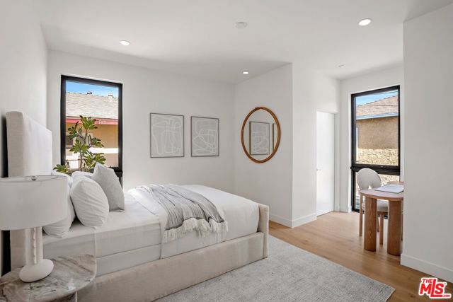 3808 College Ave, Culver City CA: https://media.crmls.org/mediaz/db9fe28d-58d7-4082-9532-e2a883fcbd2d.jpg