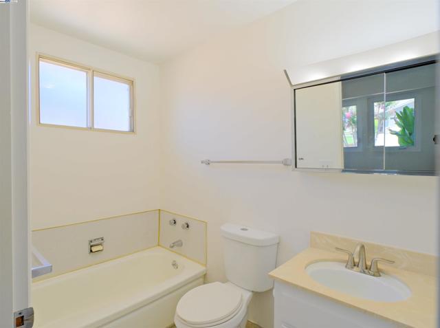 156 Dogwood Pl, San Ramon CA: https://media.crmls.org/mediaz/dba053c6-4088-4edb-94f0-533f3f8b4cdd.jpg