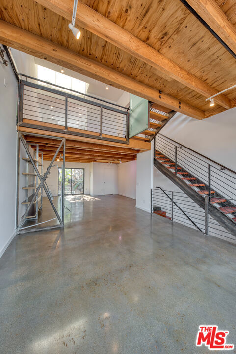 1113 Electric Avenue, Venice CA: https://media.crmls.org/mediaz/dba0b741-1d88-42ba-85c4-40393b44f4ec.jpg