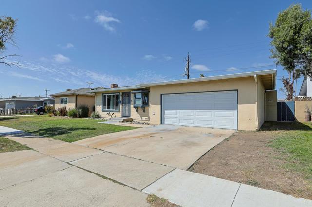 216 Crescent, Salinas CA: https://media.crmls.org/mediaz/dba0c60e-497f-4e2a-b9fe-b7503190638a.jpg