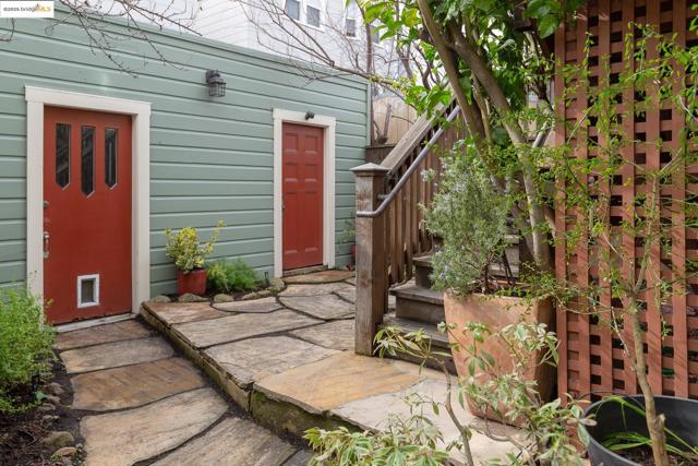 479 41st St, Oakland CA: https://media.crmls.org/mediaz/dba0c8e7-7574-415d-a528-f59dee4d0b8e.jpg