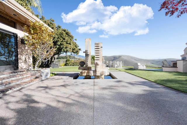 4478 Deer Ridge Rd, Danville CA: https://media.crmls.org/mediaz/dba0ffe4-9974-4f27-a764-6e81026e6c97.jpg