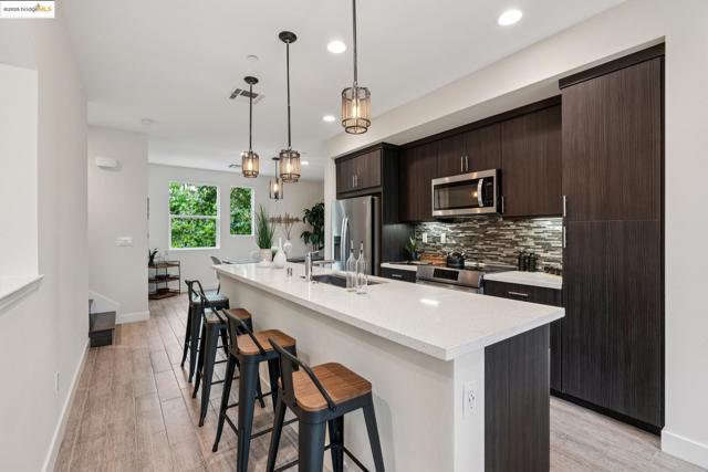 1405 Wood Street, Oakland CA: https://media.crmls.org/mediaz/dba1fe2e-9c81-4f71-8759-daf218c69a59.jpg