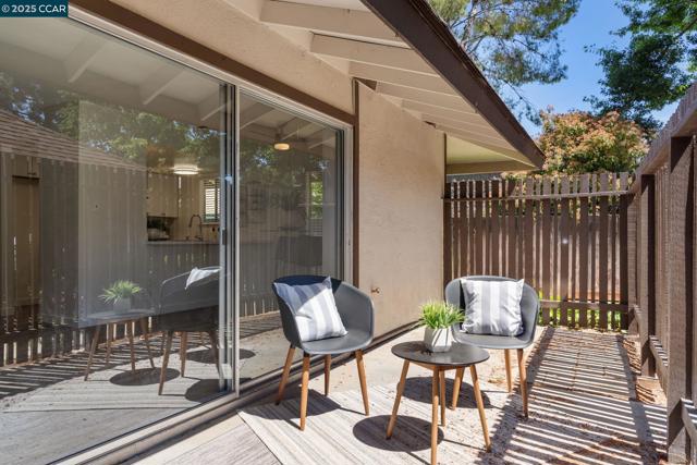 5514 Roundtree Dr, Concord CA: https://media.crmls.org/mediaz/dba33d17-19e9-4944-8866-2a578318e7c7.jpg