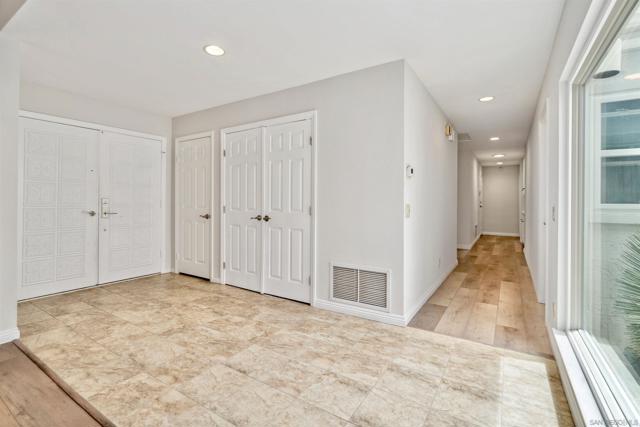 1608 Caminito Asterisco, La Jolla CA: https://media.crmls.org/mediaz/dba3535c-7a72-469d-a0c1-2bd03fbf309d.jpg